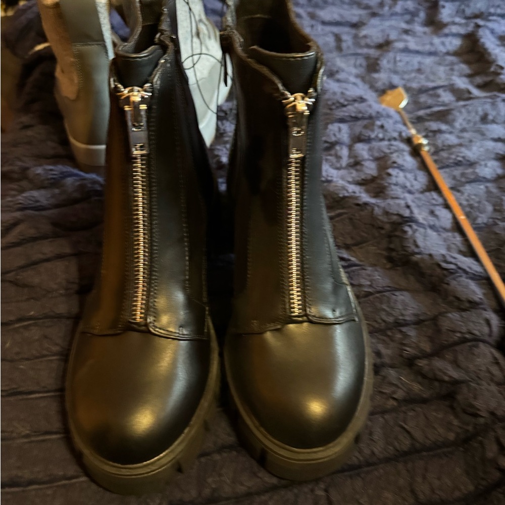Black Leather Ankle Boots with Zipper never worn tag attached